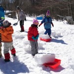 3.15切り出した雪はそりで運び・・・