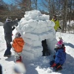 3.15雪を積み上げイグルーの完成